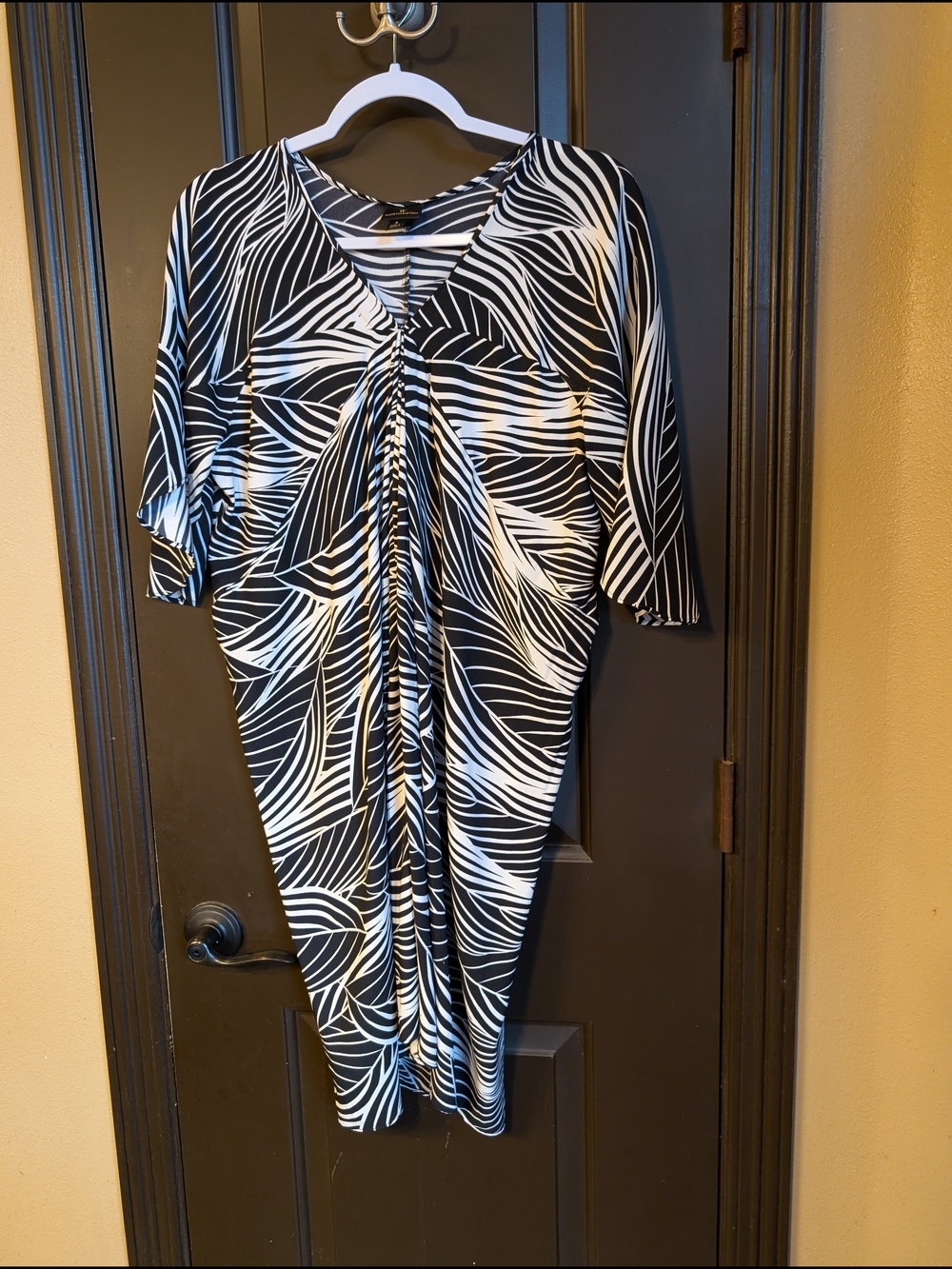 Black & White Ruched V-Neck Women's Dress